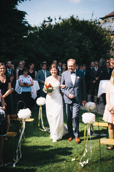 dominik neesen photographie, freie Trauung, braut mit brautvater, kloster dahlheim