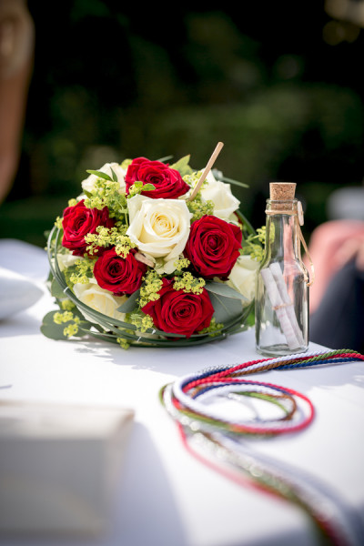 dominik neesen photographie, freie Trauung, brautstrauss, kloster dahlheim