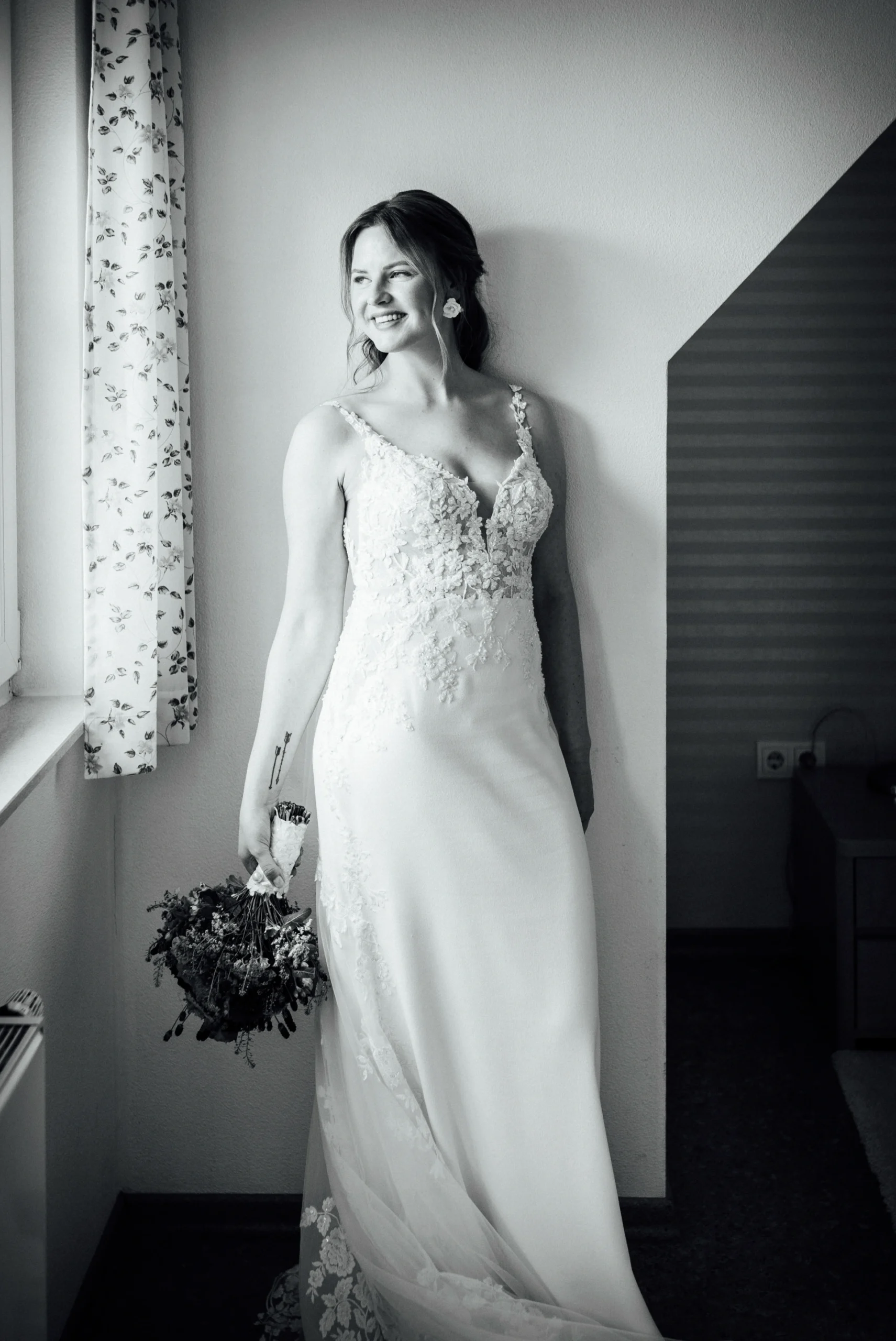 Eine Braut im Hotelzimmer vom Gasthof Bökamp in Rietberg