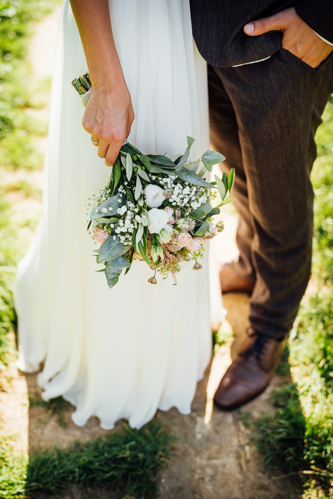 Brautpaar, Heiraten in Bielefeld, Brautstrauss, Hochzeitsfotografie,