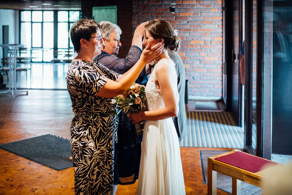 Heiraten in Bielefeld, Segen der Eltern, Hochzeitsfotografie, Hochzeitsreportage