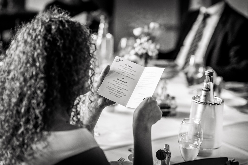 Brautpaar, Heiraten in Bielefeld, Hochzeitsdinner, Hochzeitsfotografie,