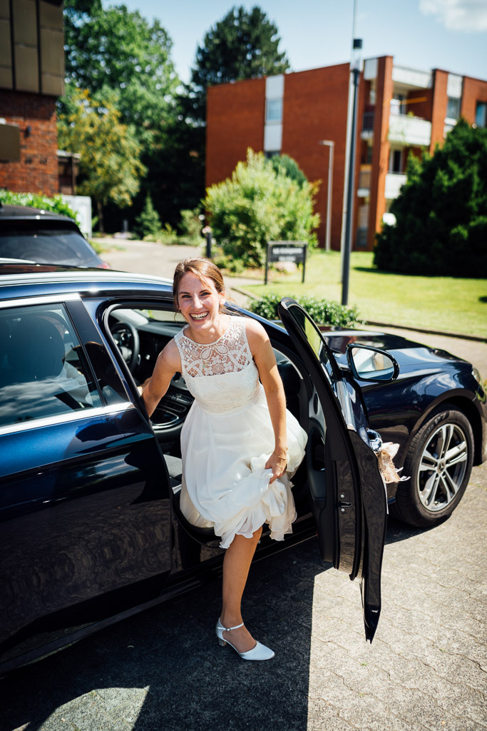 Hochzeit, Heiraten in Ostwestfalen, Braut, Brautauto, Hochzeitsfotografie, Hochzeitsreportage,