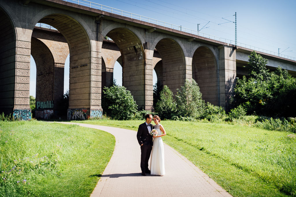 Brautpaar, Heiraten in Bielefeld, Portrait, Hochzeitsfotografie, Viadukt, Obersee,