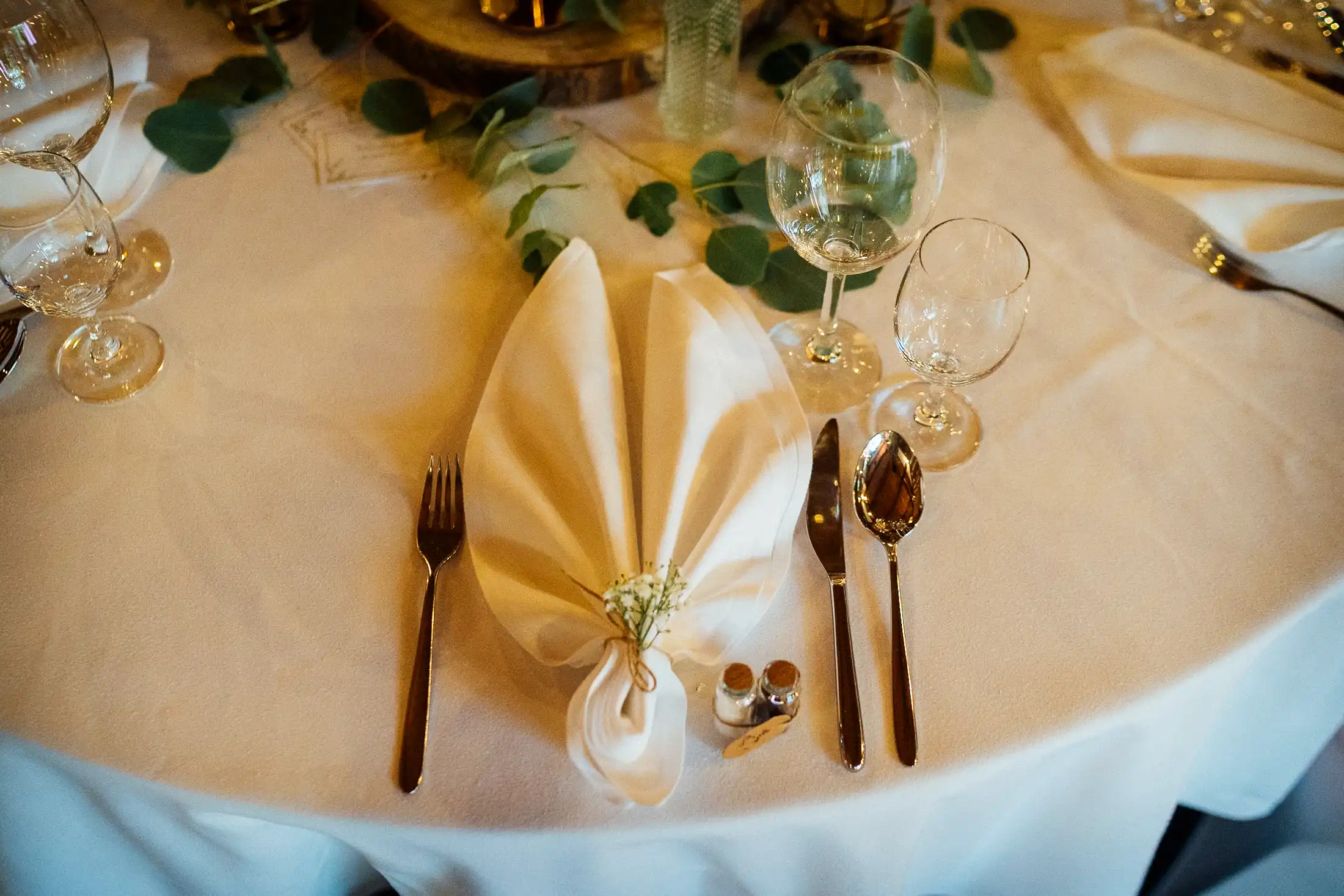 Hochzeit, Das Gastliche Dorf, Hirtenkapelle, standesamtliche Trauung, Braut, Bräutigam, Hochzeitsfotograf, Delbrück