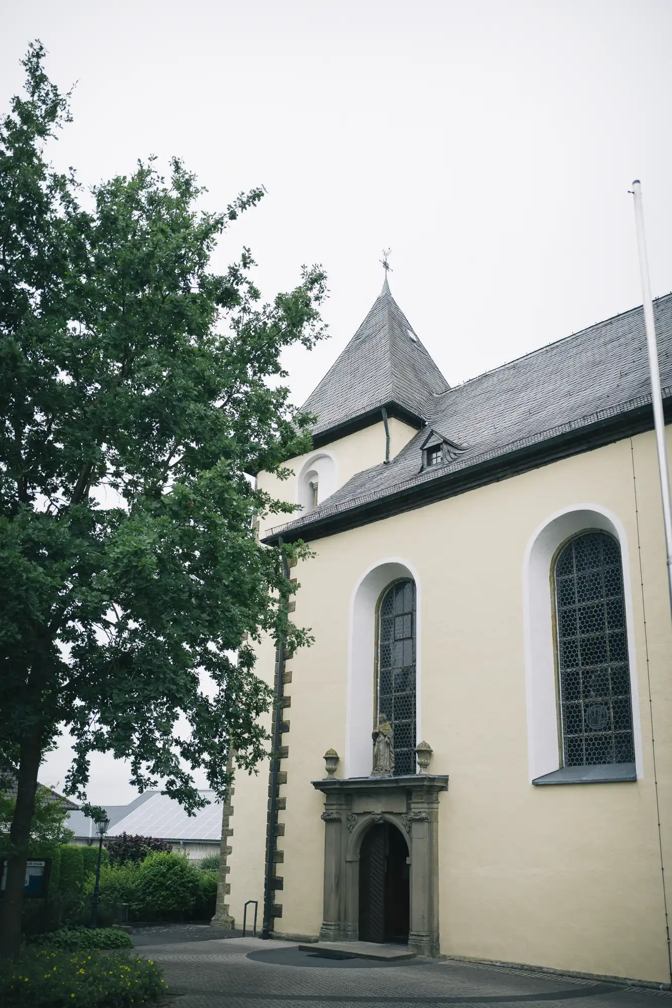 Kirche in Meiste von aussen